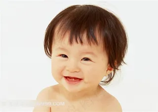 咧嘴笑的宝宝
