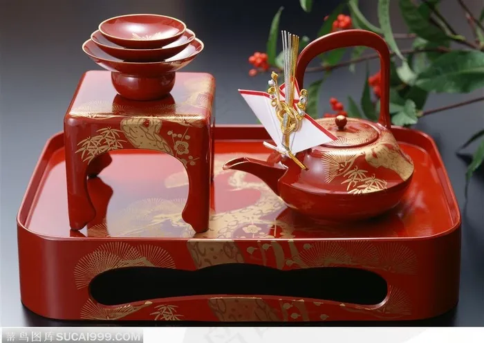 一套锈红色的印花茶具