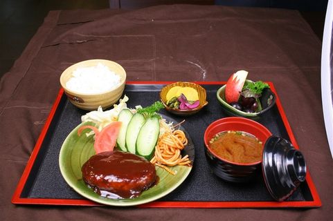 煎汉堡牛肉饼套餐美食素材图片