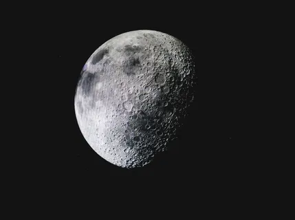 夜晚月亮图片 夜晚月亮图片