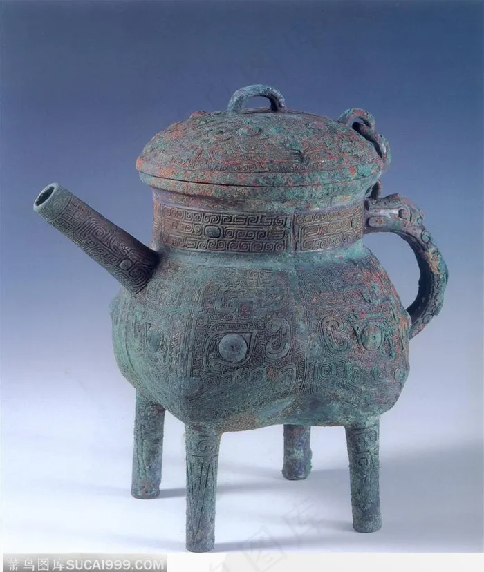 长满铜锈的四足酒壶