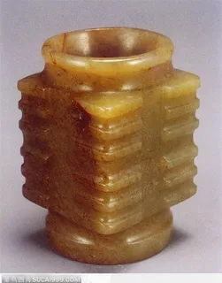 传统工艺品-精美的黄色玉筒 传统工艺品-精美的黄色玉筒