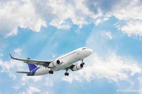 空中航行的飞机 空中航行的飞机