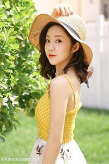 戴着帽子的高清气质女神图片