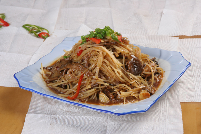 花肉山蘑土豆丝 (1)