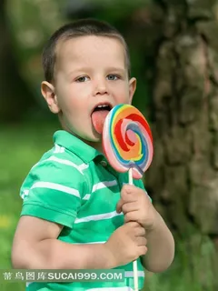 吃棒棒糖的孩子