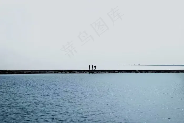 海上的小坝