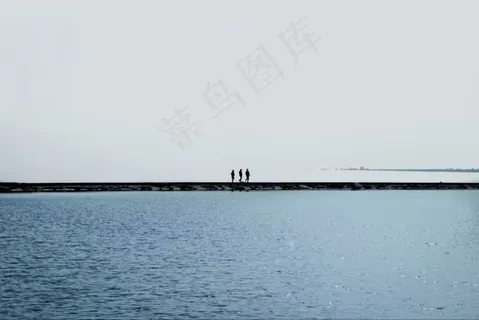 海上的小坝