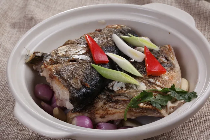 S0015砂锅大头鱼