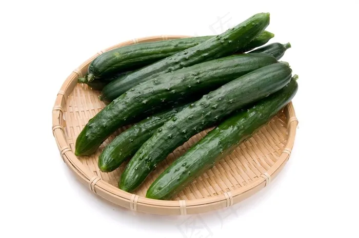 篮子中的黄瓜摄影图片
