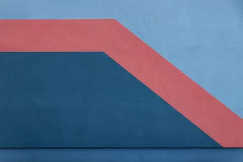 红蓝撞色墙面背景图片