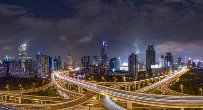 现代科技高架桥