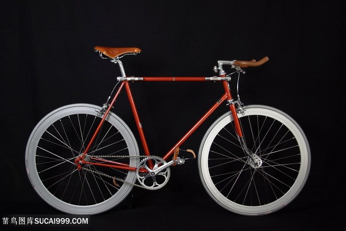 黑底背景上的自行车