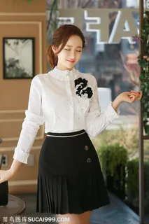 穿着黑色短裙的韩国美女李妍静高清图片 穿着黑色短裙的韩国美女李妍静高清图片