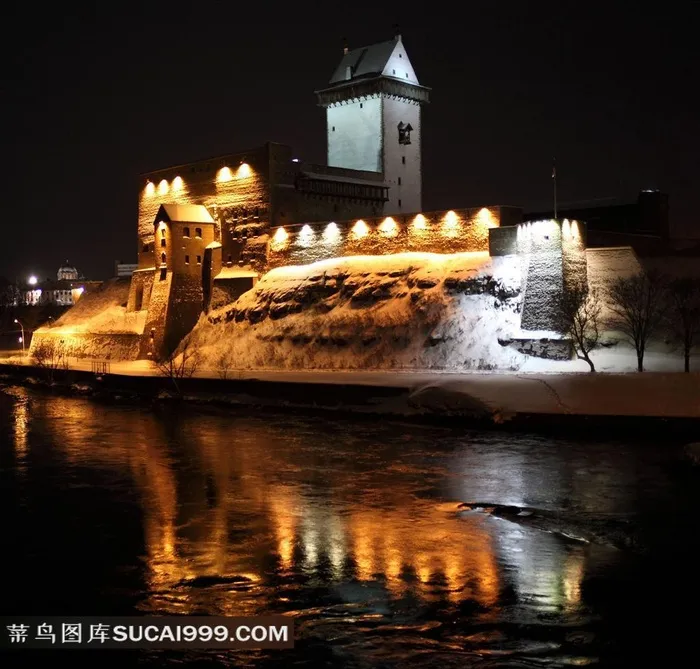 古建筑城堡和河流夜景素材图片