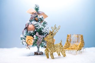 圣诞节圣诞树 麋鹿雪橇背景图