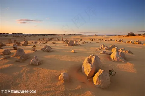 广阔的沙漠景色高清图片