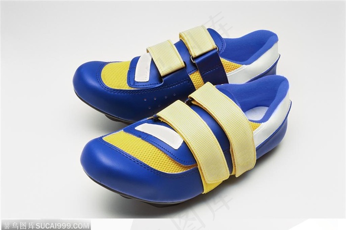 运动装备-一双蓝色的鞋子
