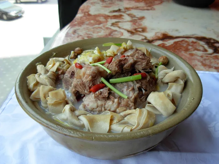 50滋补骨头煲 张生粥记