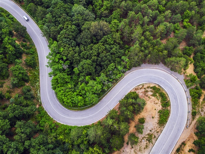 蜿蜒的道路景色图片