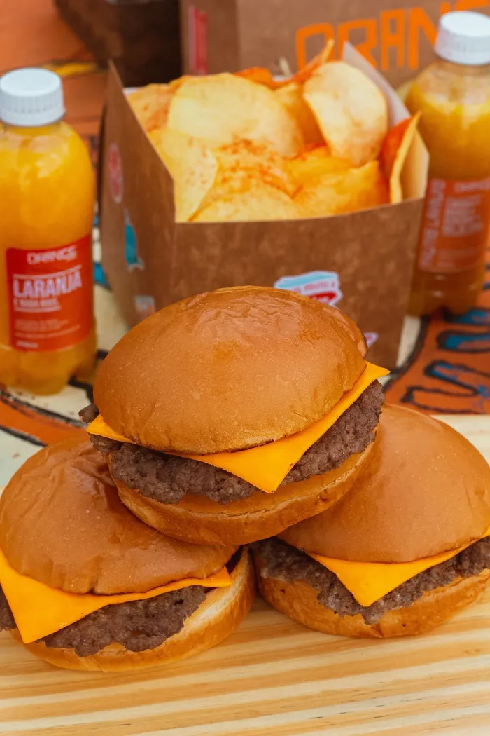 黄色美味汉堡摄影素材 黄色美味汉堡摄影素材