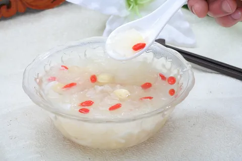 冰爽银耳莲子羹 (2)