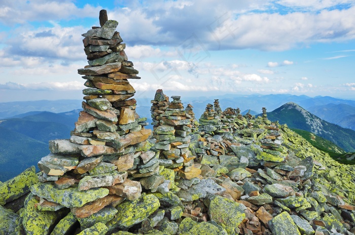 山峰石头堆叠图片