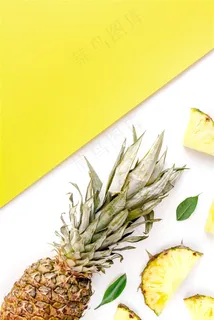 夏季菠萝和椰子椰青顶视图背景