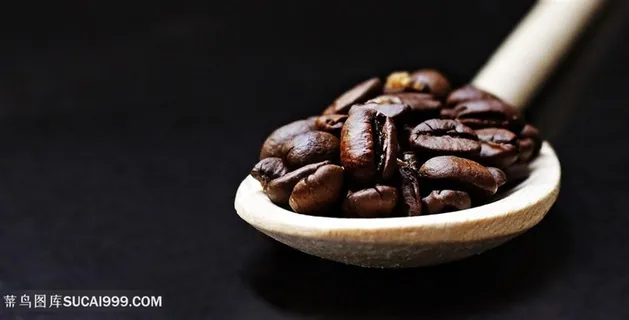 一勺子的咖啡图片