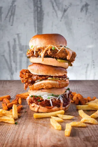 黄色美味汉堡摄影素材