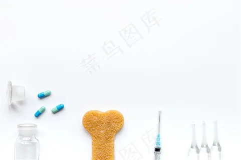 桌上的好多医疗用品 桌上的好多医疗用品