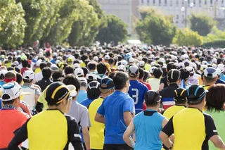 马拉松跑步的人群高清图片