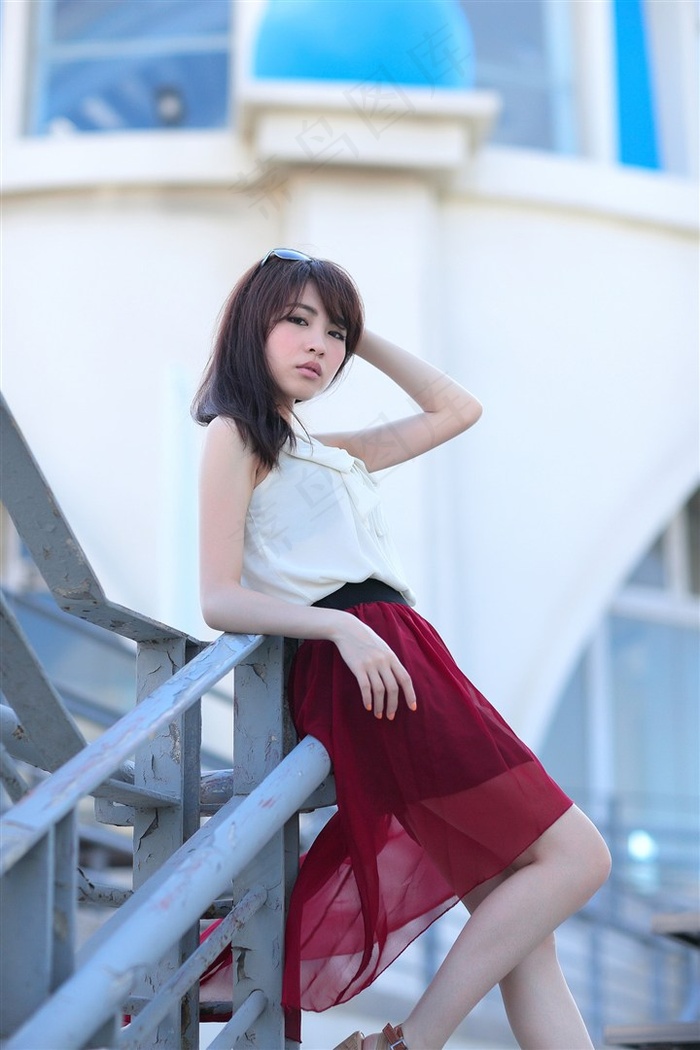 邻家女孩红裙飘飘芬芬高清写真图