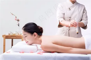 在做艾灸的美女图片