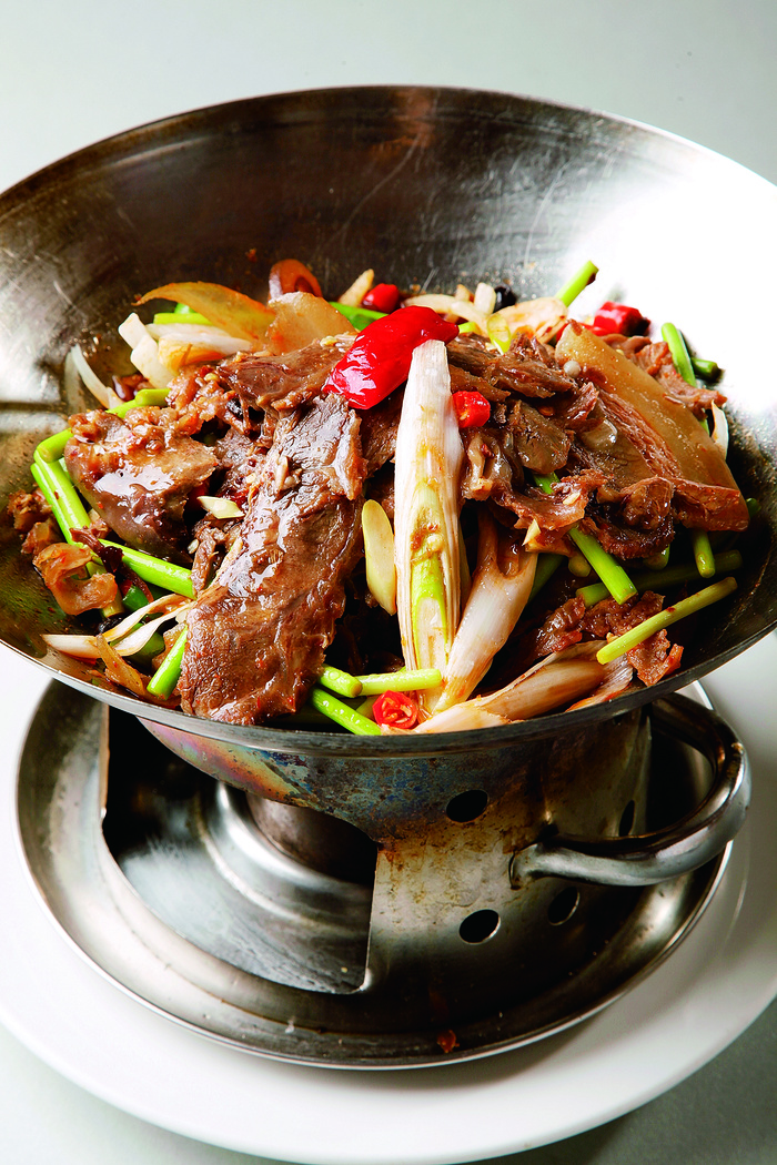 干锅美食焖锅湘菜麻辣香辣纸锅干锅带皮牛肉