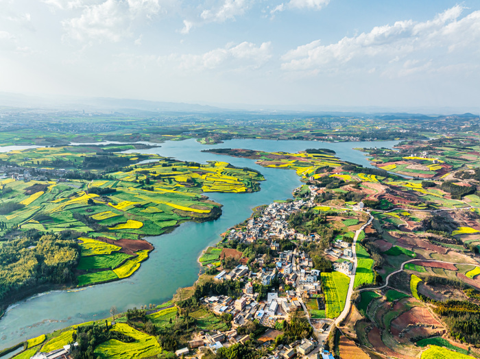 航拍罗平油菜花