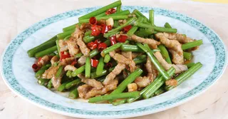 家芹炒肉筋 