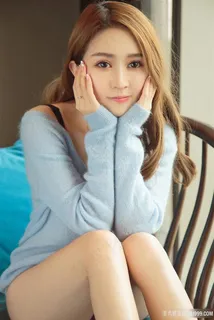 坐在椅子上的漂亮美女主播艾晴图片 坐在椅子上的漂亮美女主播艾晴图片