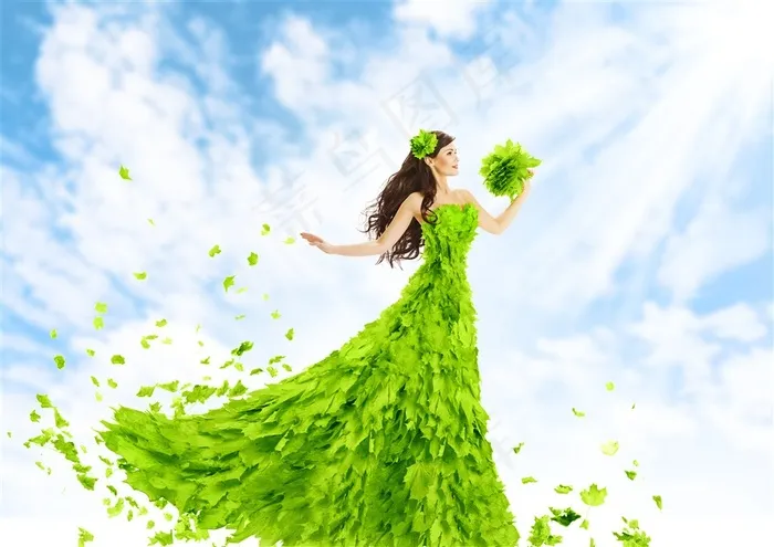 绿色裙摆的美女