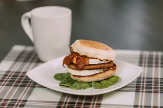 黄色美味汉堡摄影素材