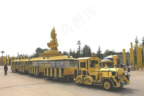 园林里拉客人的小货车