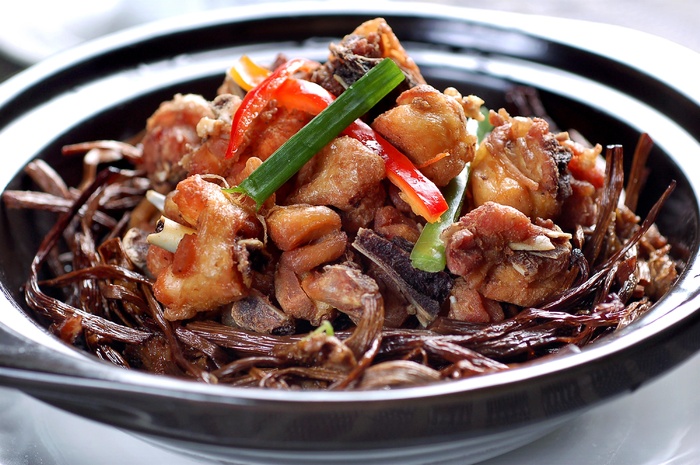 砂锅石锅美食煲类特色菜煲仔茶菇鸡