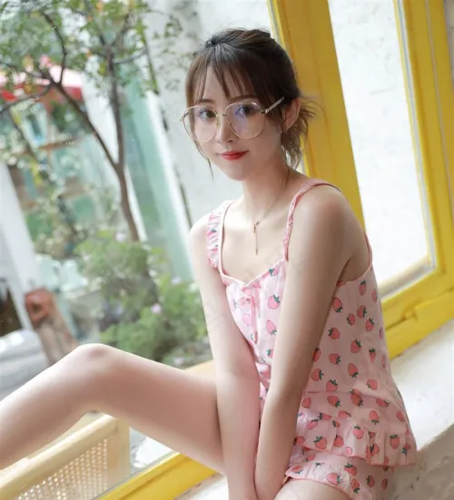 性感尤物优优美女私拍套图