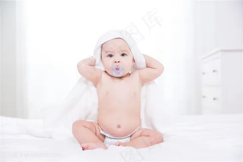 小男婴高清图片