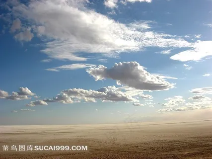 沙漠上空飘着的白云图片