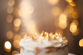 蛋糕生日甜点光圈光影氛围摄影图