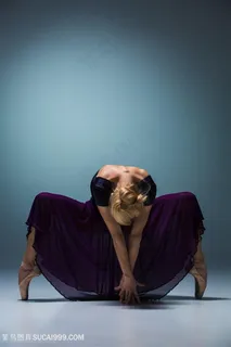 跳舞的优雅美女高清图片 跳舞的优雅美女高清图片