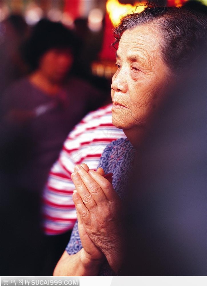 祈福算卦的老人