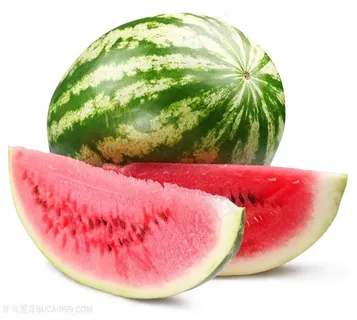 成熟的西瓜与西瓜片 成熟的西瓜与西瓜片