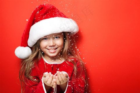 穿着圣诞服的女孩
